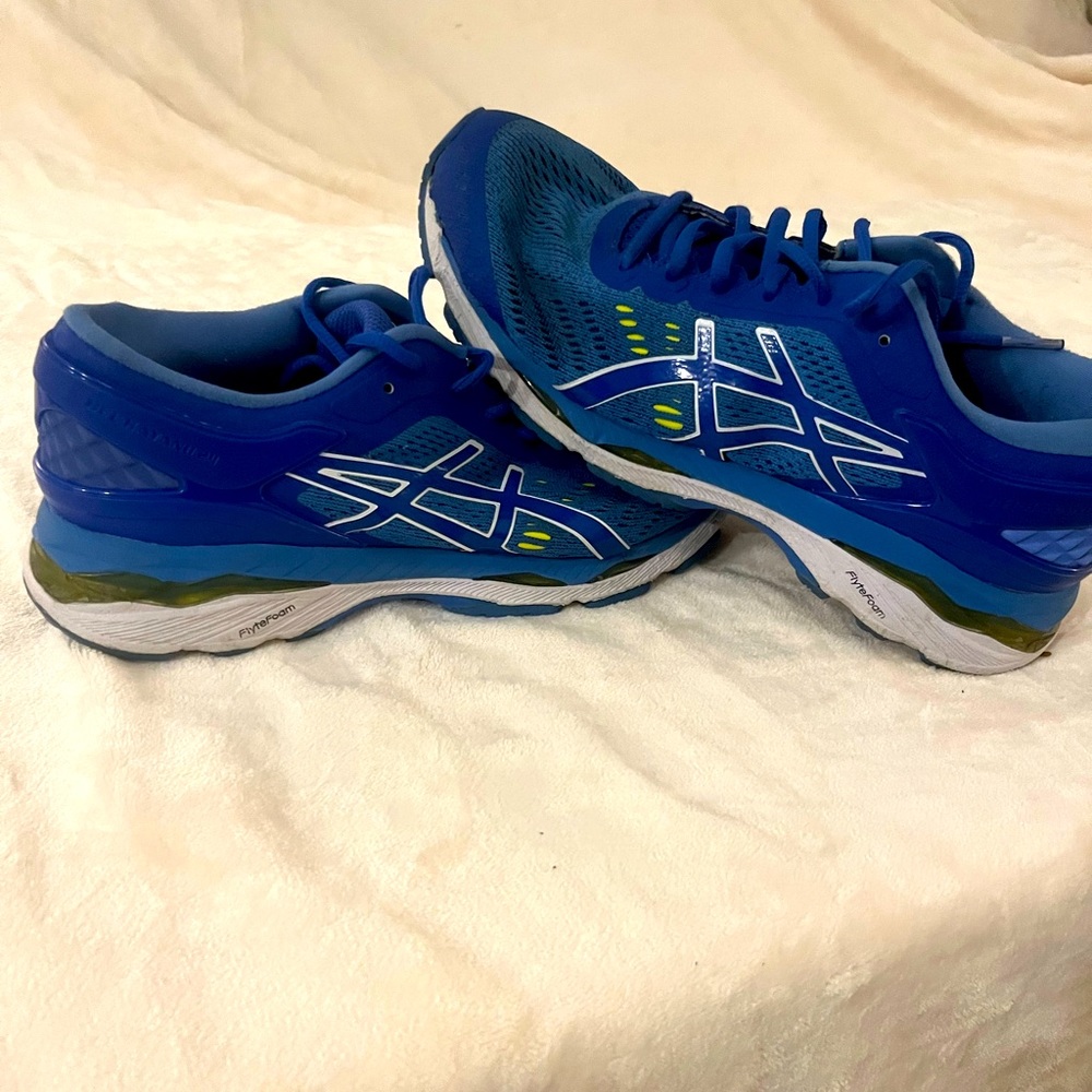 Asics women’s shoe size 8.5